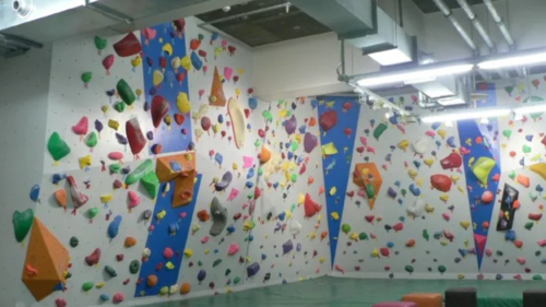 愛知県のクライミング施設「クライミングジム Thumsup（サムズアップ）」